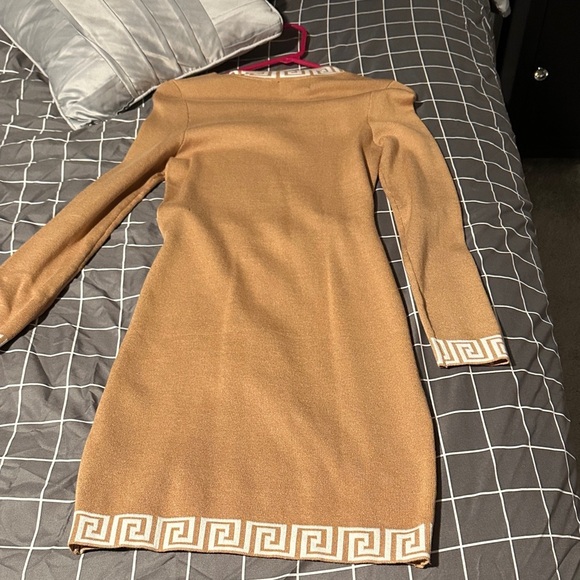 Chic Tan Long Sleeve Dress with Greek Key Design BNWOT - Picture 4 of 5